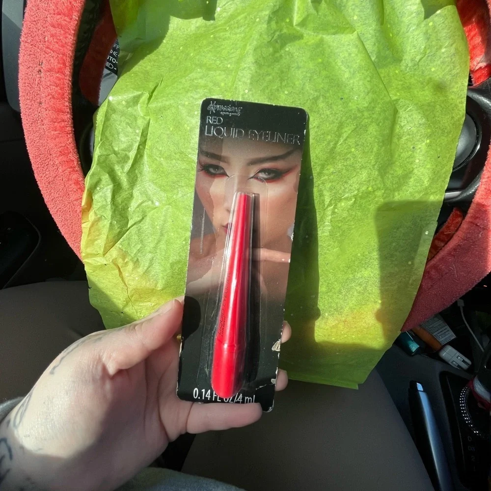 Expressions Bold Red Liquid Eyeliner